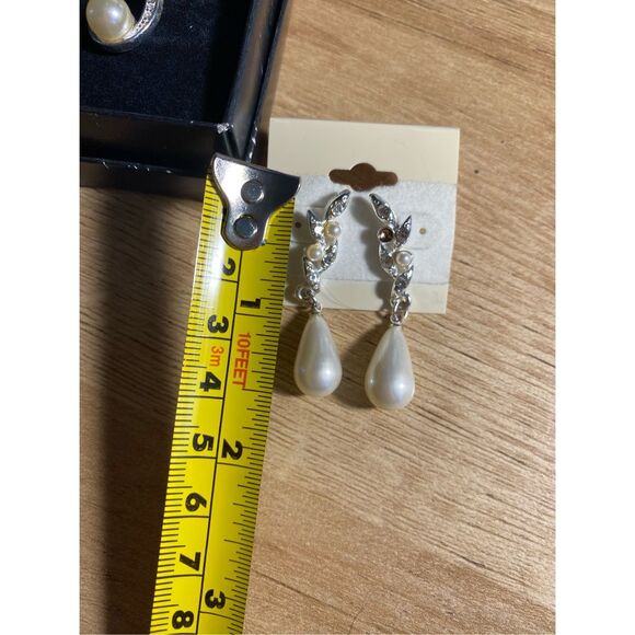 Pearl and Rhinestone Matching Necklace and Earrings (x2) Set - Picture 6 of 8